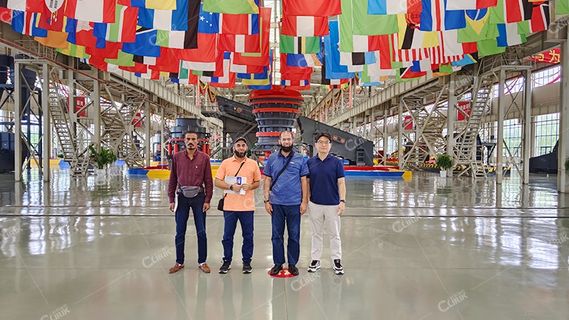 埃及客戶蒞臨上海科利瑞克考察方解石超細(xì)磨粉機